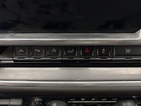 Used 2024 Chevrolet Silverado 1500 High Country w/ High Country Premium Package image 26