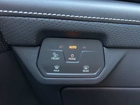 Used 2025 Volkswagen Atlas Cross Sport SEL image 25