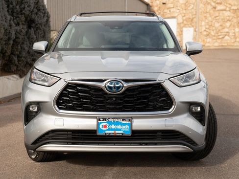 Used 2021 Toyota Highlander Platinum image 2