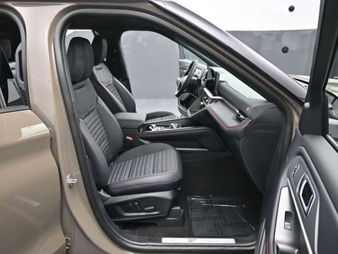 New 2026 Ford Explorer ST-Line w/ ST-Line Street Pack image 12