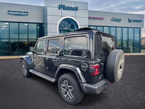 Used 2025 Jeep Wrangler Unlimited Sahara image 3
