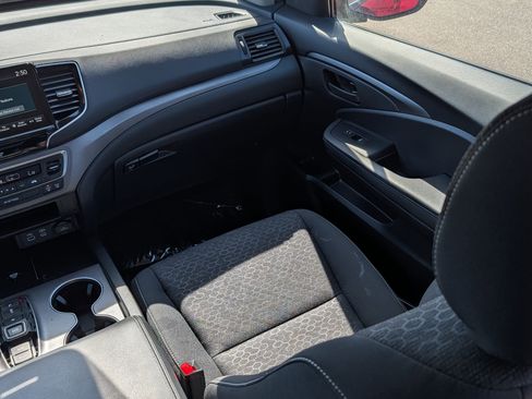 Used 2025 Honda Ridgeline Sport image 11