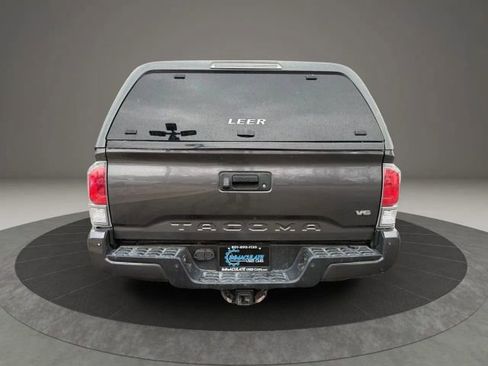 Used 2021 Toyota Tacoma TRD Off-Road w/ TRD Premium Off Road Package image 4