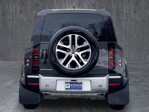 Used 2025 Land Rover Defender 110 S image 5