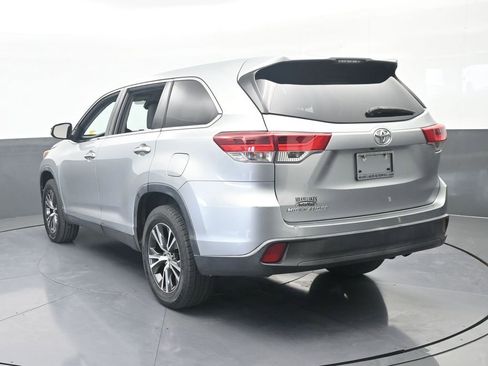 Used 2019 Toyota Highlander LE FWD image 4