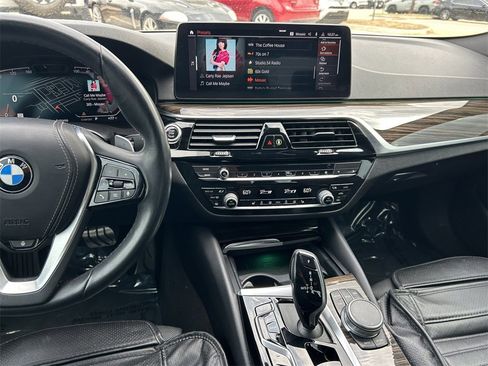 Used 2021 BMW 540i w/ Premium Package image 17