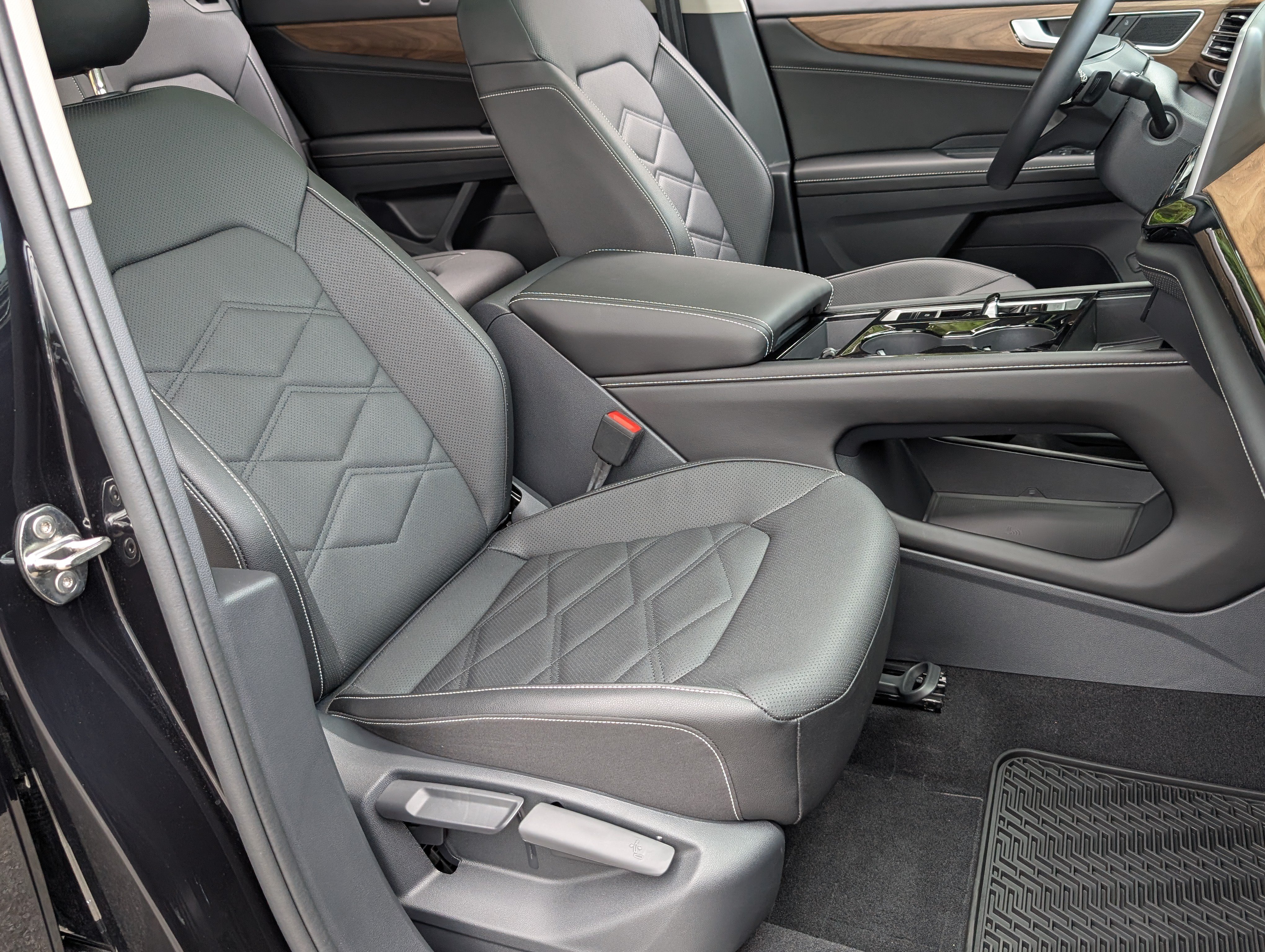 Used 2026 Volkswagen Atlas SE w/ Panoramic Sunroof Package FWD image 24