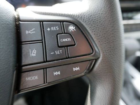 Used 2025 Toyota Sienna LE FWD image 33