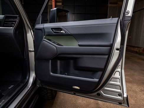 Used 2025 Lexus GX 550 image 37