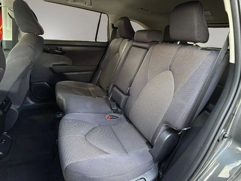 Used 2020 Toyota Highlander L FWD image 21