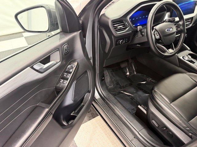 Used 2025 Ford Escape Platinum AWD/4WD image 32