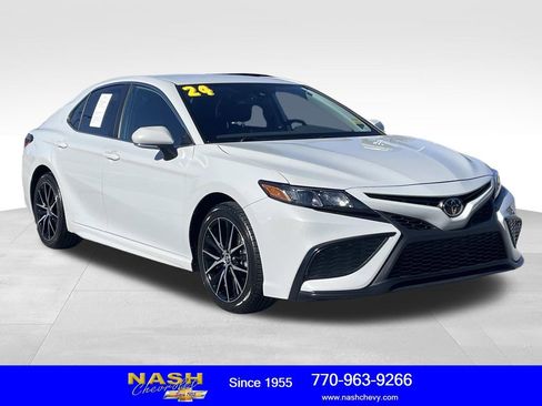 Used 2024 Toyota Camry SE image 1