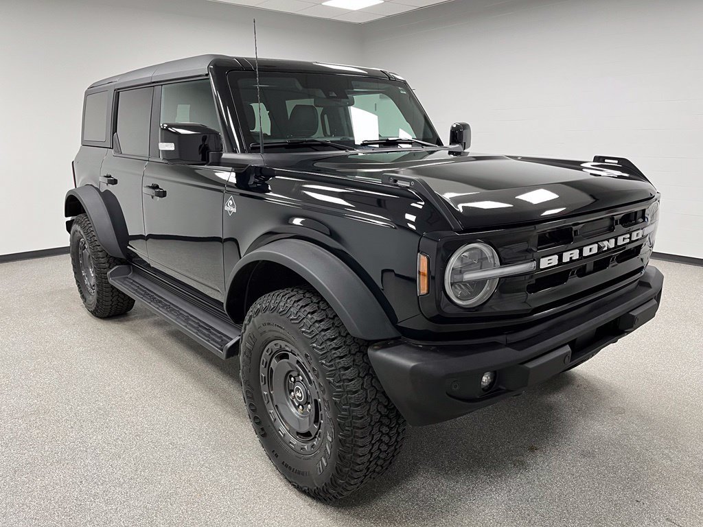 Used 2025 Ford Bronco Outer Banks w/ Sasquatch Package AWD/4WD image 2
