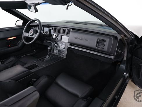 Used 1987 Chevrolet Corvette 2dr Convertible image 27