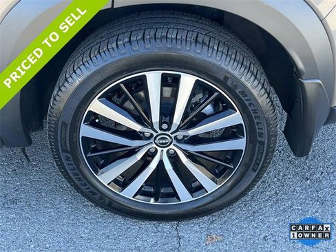 Used 2024 Nissan Pathfinder Platinum image 11