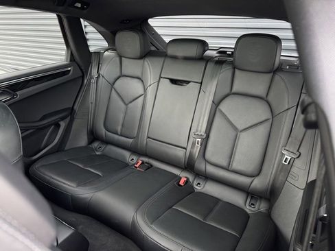 Certified 2023 Porsche Macan image 32