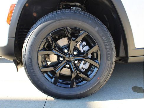 New 2025 Jeep Grand Cherokee Altitude image 36