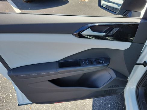 New 2026 Volkswagen Taos S FWD image 20
