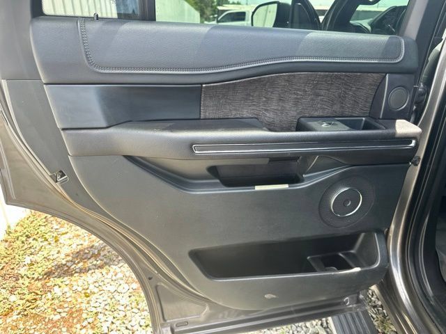 Used 2018 Ford Expedition Limited RWD image 18