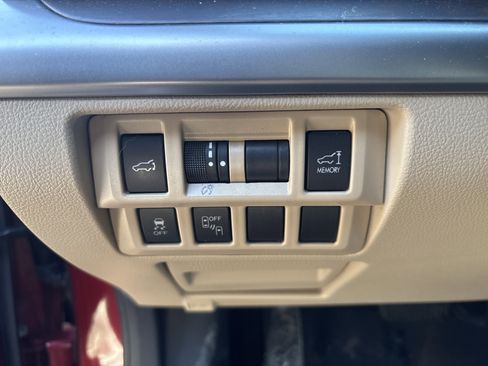 Used 2017 Subaru Outback 2.5i Limited image 16