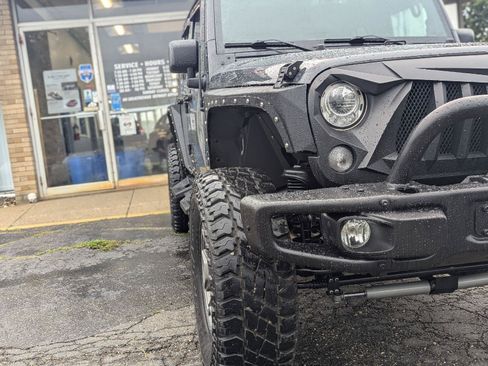 Used 2017 Jeep Wrangler Unlimited Rubicon w/ Connectivity Group AWD/4WD image 13