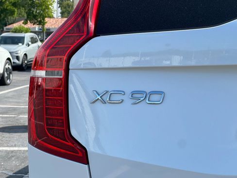 Certified 2025 Volvo XC90 T8 Ultra w/ Protection Package Premier AWD/4WD image 33