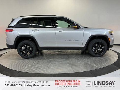 New 2025 Jeep Grand Cherokee Altitude AWD/4WD image 4