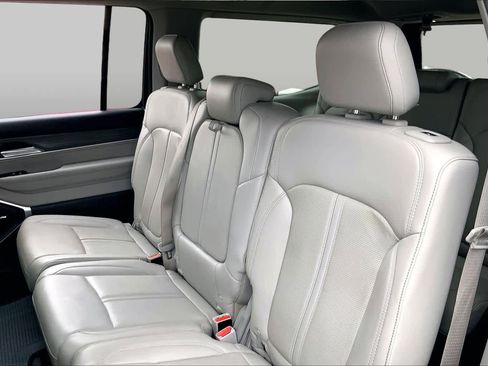 Used 2024 Jeep Wagoneer Series II w/ Flexible Seating Group RWD image 21