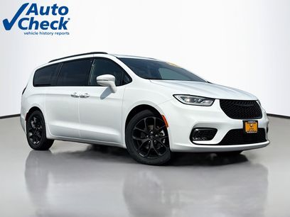 Used 2022 Chrysler Pacifica Touring-L w/ S Appearance Package