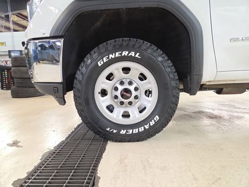 Used 2022 GMC Sierra 2500 Pro w/ Convenience Package image 26