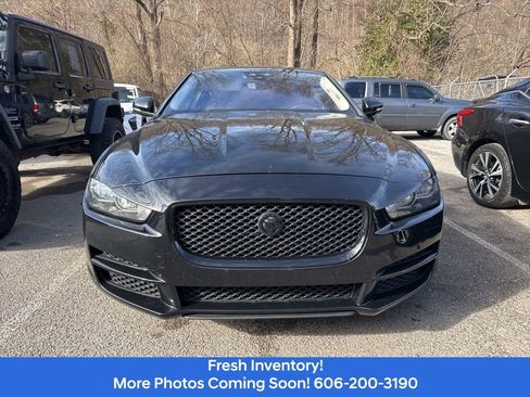 Used 2019 Jaguar XE Premium image 2