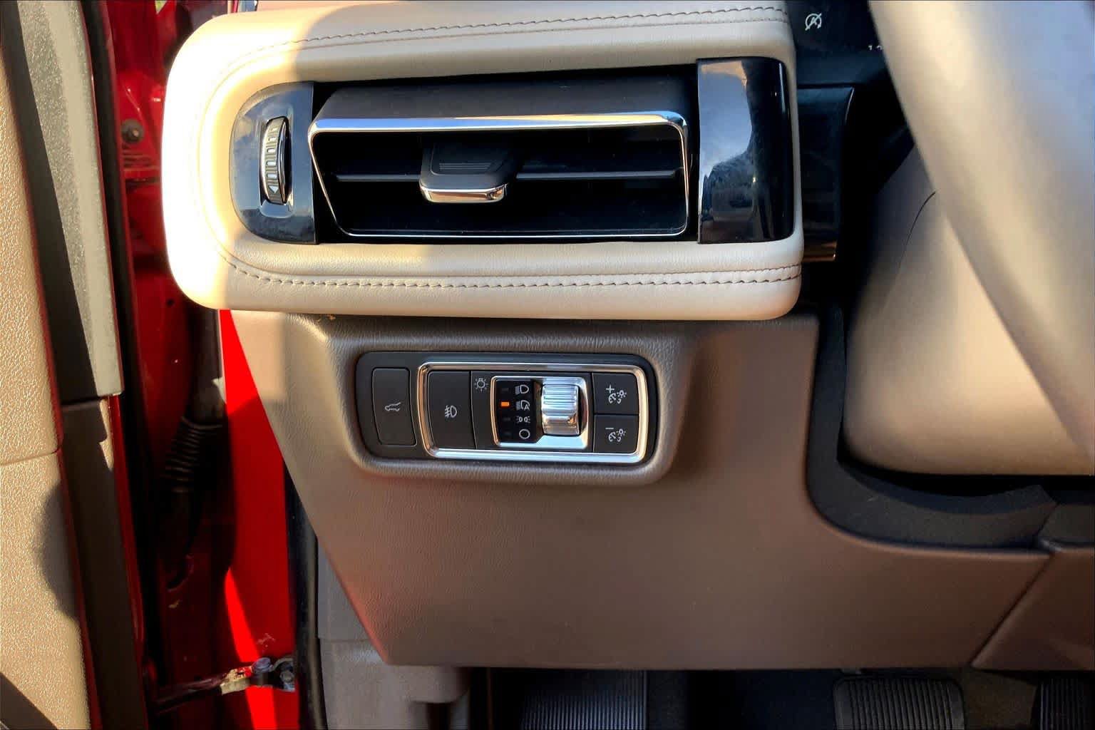 Used 2020 Lincoln Aviator Reserve w/ Equipment Group 201A RWD image 36