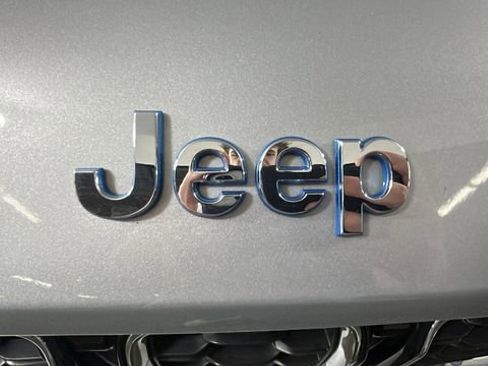 Used 2023 Jeep Grand Cherokee 4WD 4xe image 9