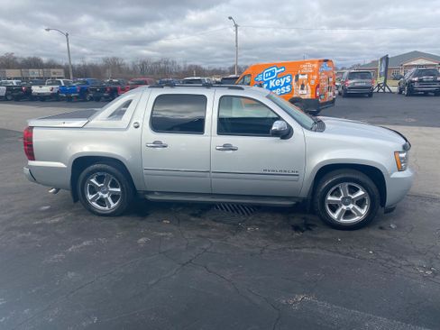 Used 2013 Chevrolet Avalanche LTZ image 4