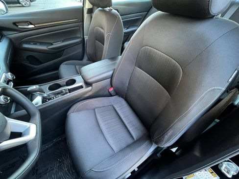 Used 2025 Nissan Altima 2.5 SV FWD image 37