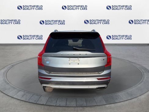 Used 2017 Volvo XC90 T6 Momentum w/ Vision Package image 5