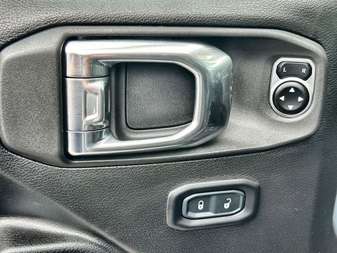 Certified 2025 Jeep Gladiator Mojave AWD/4WD image 13