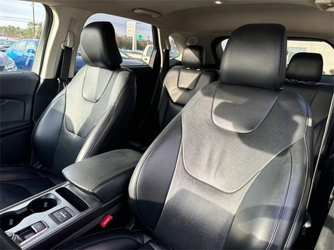 Used 2022 Ford Edge Titanium w/ Equipment Group 301A image 9