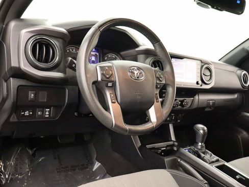 Used 2020 Toyota Tacoma TRD Sport w/ Technology Package AWD/4WD image 14