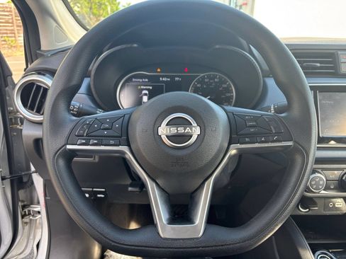 Used 2025 Nissan Versa SV FWD image 27