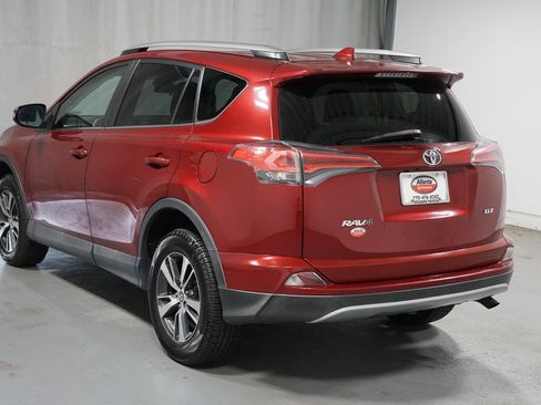 Used 2018 Toyota RAV4 XLE FWD image 6