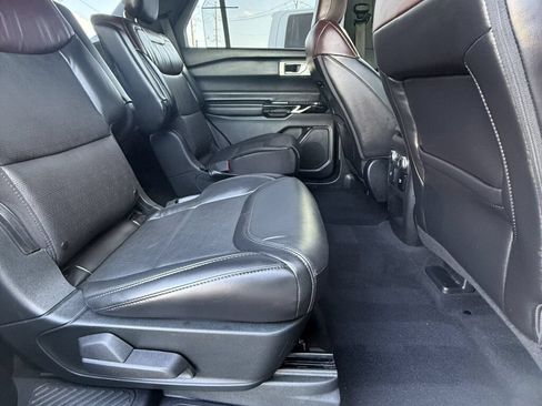Used 2021 Ford Explorer Platinum w/ Equipment Group 601A AWD/4WD image 45