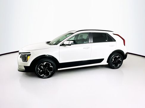 Used 2023 Kia Niro Wind w/ Wind Preserve Package image 4