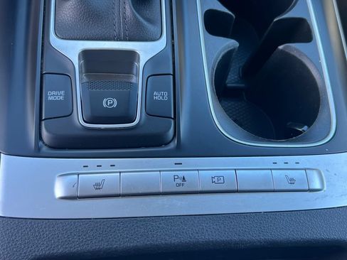 Used 2024 Kia Carnival LX FWD image 35
