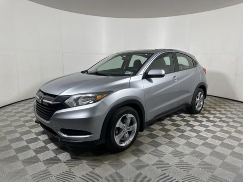 Used 2017 Honda HR-V LX image 3