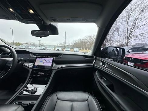 Used 2023 Jeep Grand Cherokee Limited w/ Black Appearance Package image 27