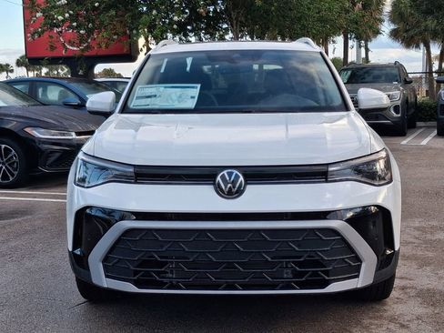 New 2026 Volkswagen Taos SE FWD image 2