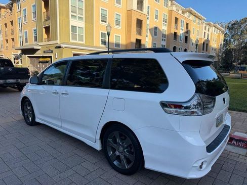 Used 2015 Toyota Sienna SE Premium FWD image 16