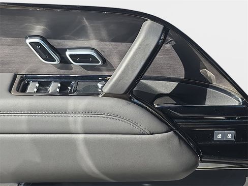 Certified 2025 Land Rover Range Rover Sport Dynamic SE image 29