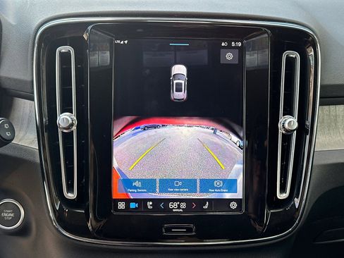 Used 2024 Volvo XC40 B5 Core image 30